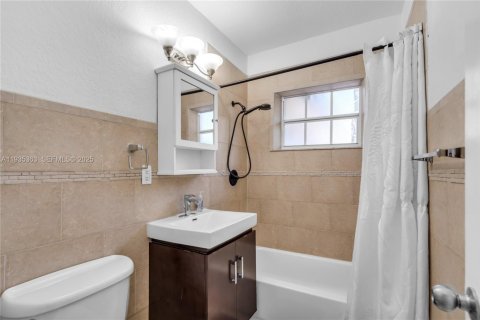 Снять в аренду виллу или дом в Майами, Флорида 2 спальни, 278.99м2, № 1994218 - фото 18