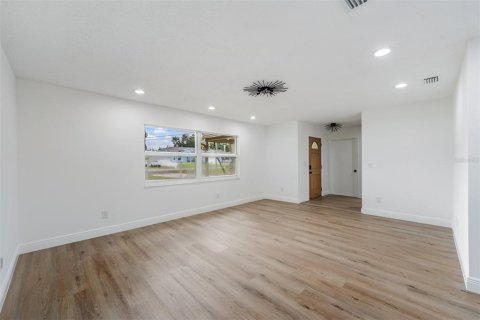 Casa en venta en Tampa, Florida, 3 dormitorios, 159.05 m2 № 1911322 - foto 4