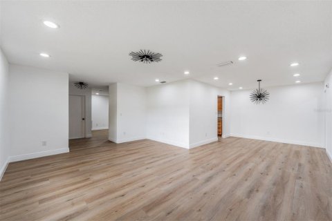 Casa en venta en Tampa, Florida, 3 dormitorios, 159.05 m2 № 1911322 - foto 5