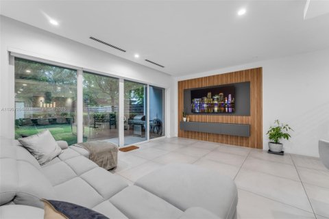 Villa ou maison à louer à Miami, Floride: 3 chambres, 210.33 m2 № 1963847 - photo 11