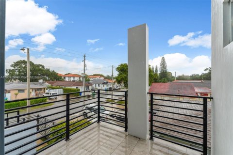 Villa ou maison à louer à Miami, Floride: 3 chambres, 210.33 m2 № 1963847 - photo 28
