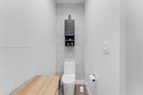 Villa ou maison à louer à Miami, Floride: 3 chambres, 210.33 m2 № 1963847 - photo 19