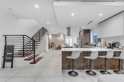 Villa ou maison à louer à Miami, Floride: 3 chambres, 210.33 m2 № 1963847 - photo 9