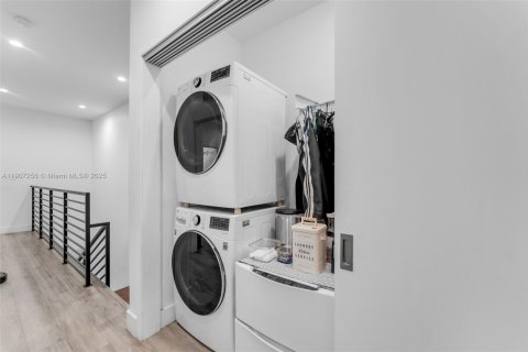 Villa ou maison à louer à Miami, Floride: 3 chambres, 210.33 m2 № 1963847 - photo 22