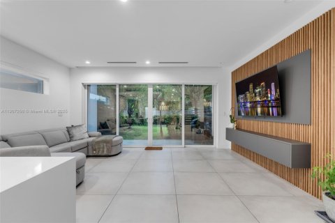 Villa ou maison à louer à Miami, Floride: 3 chambres, 210.33 m2 № 1963847 - photo 10
