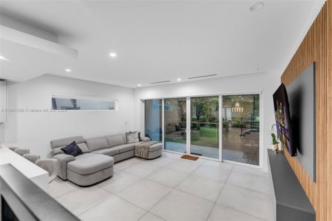 Villa ou maison à louer à Miami, Floride: 3 chambres, 210.33 m2 № 1963847 - photo 12