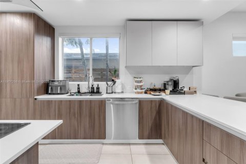 Villa ou maison à louer à Miami, Floride: 3 chambres, 210.33 m2 № 1963847 - photo 7