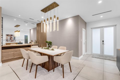 Villa ou maison à louer à Miami, Floride: 3 chambres, 210.33 m2 № 1963847 - photo 2