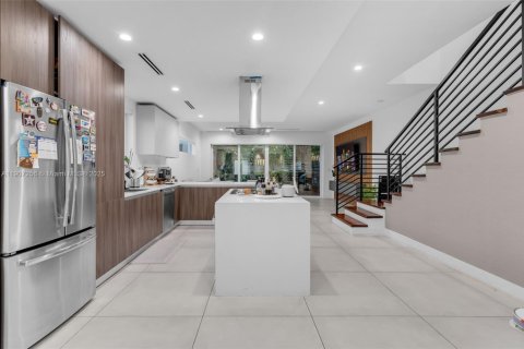 Villa ou maison à louer à Miami, Floride: 3 chambres, 210.33 m2 № 1963847 - photo 5