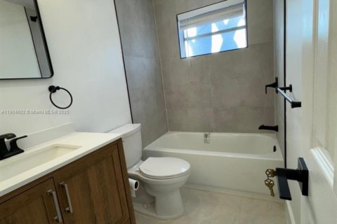 Apartamento en alquiler en Hollywood, Florida, 1 dormitorio, 65.03 m2 № 1956501 - foto 10