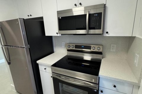 Apartamento en alquiler en Hollywood, Florida, 1 dormitorio, 65.03 m2 № 1956501 - foto 4