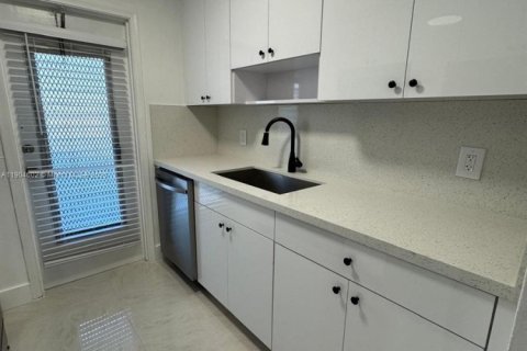 Apartamento en alquiler en Hollywood, Florida, 1 dormitorio, 65.03 m2 № 1956501 - foto 1