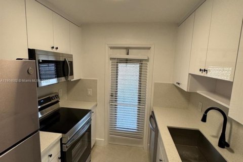 Apartamento en alquiler en Hollywood, Florida, 1 dormitorio, 65.03 m2 № 1956501 - foto 2