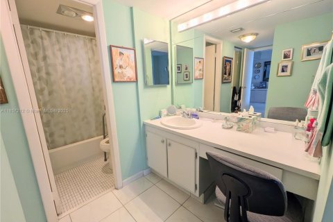 Condominio en venta en Aventura, Florida, 2 dormitorios, 105.72 m2 № 1881623 - foto 2
