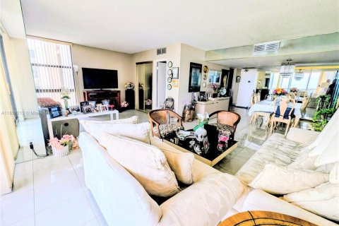 Condominio en venta en Aventura, Florida, 2 dormitorios, 105.72 m2 № 1881623 - foto 15