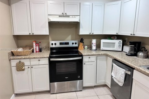 Copropriété à vendre à Pompano Beach, Floride: 2 chambres, 97.55 m2 № 1988623 - photo 16