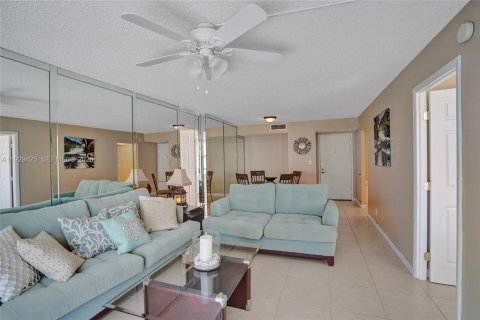 Copropriété à vendre à Pompano Beach, Floride: 2 chambres, 97.55 m2 № 1988623 - photo 15