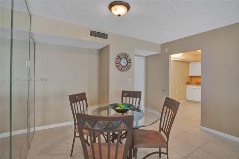 Copropriété à vendre à Pompano Beach, Floride: 2 chambres, 97.55 m2 № 1988623 - photo 12