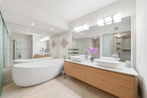 Copropriété à vendre à Aventura, Floride: 2 chambres, 126.81 m2 № 2052077 - photo 12