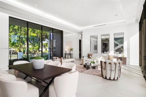 Casa en venta en Miami, Florida, 6 dormitorios, 436.92 m2 № 1934253 - foto 16