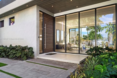 Casa en venta en Miami, Florida, 6 dormitorios, 436.92 m2 № 1934253 - foto 10