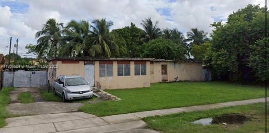 Commercial property in Miami, Florida № 1738922