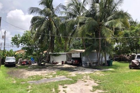 Commercial property in Miami, Florida № 1738922 - photo 4