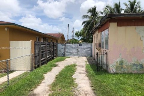 Commercial property in Miami, Florida № 1738922 - photo 5