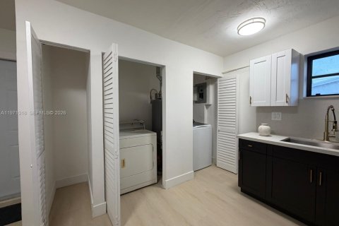 Casa en venta en Miami Gardens, Florida, 4 dormitorios, 149.29 m2 № 2031993 - foto 20