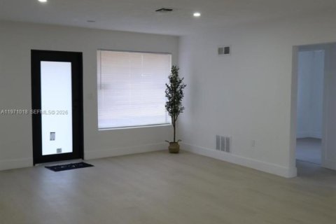 Casa en venta en Miami Gardens, Florida, 4 dormitorios, 149.29 m2 № 2031993 - foto 18