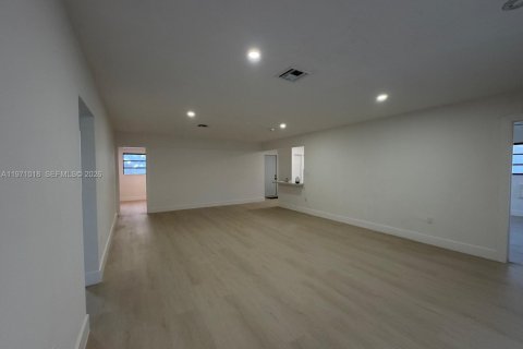 Casa en venta en Miami Gardens, Florida, 4 dormitorios, 149.29 m2 № 2031993 - foto 14