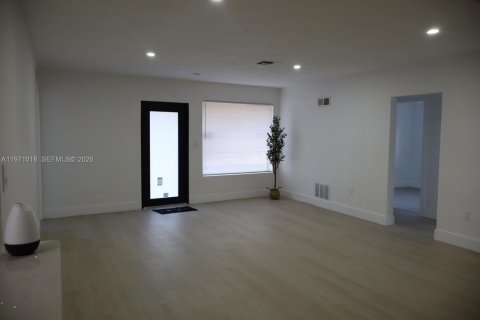 Casa en venta en Miami Gardens, Florida, 4 dormitorios, 149.29 m2 № 2031993 - foto 16