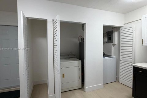 Casa en venta en Miami Gardens, Florida, 4 dormitorios, 149.29 m2 № 2031993 - foto 21