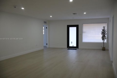 Casa en venta en Miami Gardens, Florida, 4 dormitorios, 149.29 m2 № 2031993 - foto 15