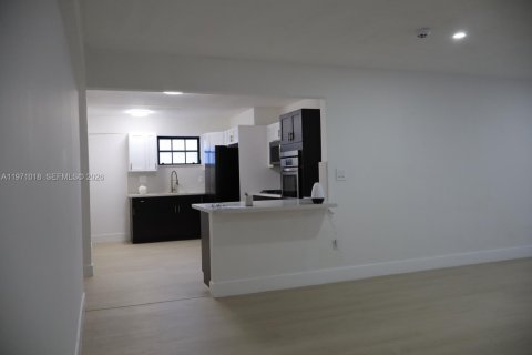 Casa en venta en Miami Gardens, Florida, 4 dormitorios, 149.29 m2 № 2031993 - foto 28