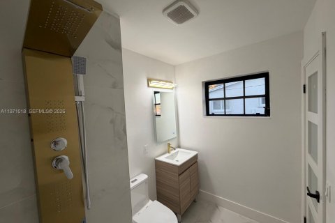 Casa en venta en Miami Gardens, Florida, 4 dormitorios, 149.29 m2 № 2031993 - foto 30