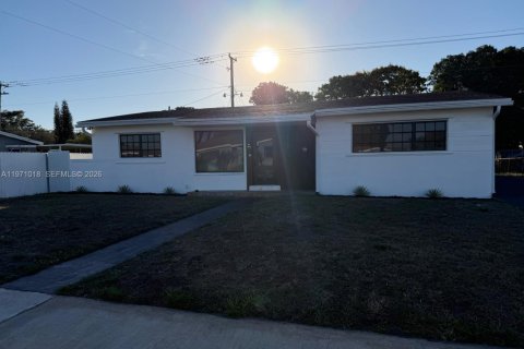 Casa en venta en Miami Gardens, Florida, 4 dormitorios, 149.29 m2 № 2031993 - foto 4