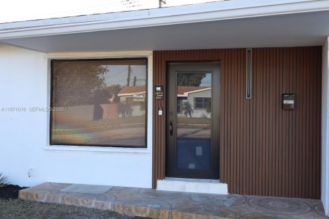 Casa en venta en Miami Gardens, Florida, 4 dormitorios, 149.29 m2 № 2031993 - foto 3