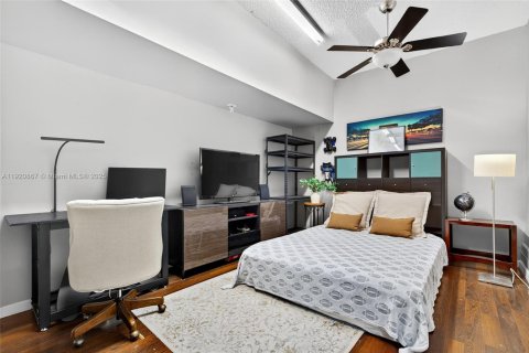 Villa ou maison à vendre à Miami, Floride: 3 chambres, 146.97 m2 № 1975457 - photo 14