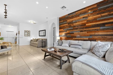 Villa ou maison à vendre à Miami, Floride: 3 chambres, 146.97 m2 № 1975457 - photo 18