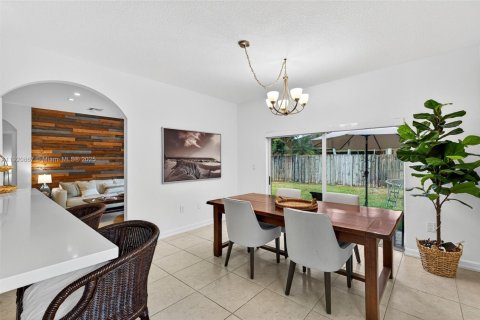 Villa ou maison à vendre à Miami, Floride: 3 chambres, 146.97 m2 № 1975457 - photo 25