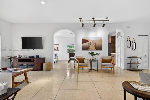 Villa ou maison à vendre à Miami, Floride: 3 chambres, 146.97 m2 № 1975457 - photo 21