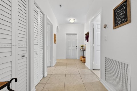 Villa ou maison à vendre à Miami, Floride: 3 chambres, 146.97 m2 № 1975457 - photo 11