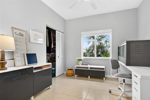 Villa ou maison à vendre à Miami, Floride: 3 chambres, 146.97 m2 № 1975457 - photo 12