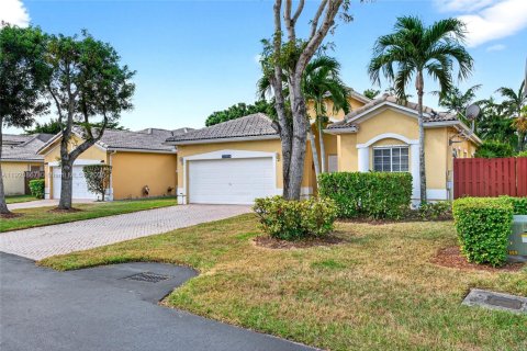 Villa ou maison à vendre à Miami, Floride: 3 chambres, 146.97 m2 № 1975457 - photo 3