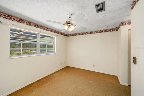 House in Titusville, Florida 4 bedrooms, 195.65 sq.m. № 1843591 - photo 17