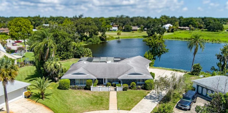 House in Titusville, Florida 4 bedrooms, 195.65 sq.m. № 1843591