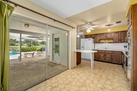 House in Titusville, Florida 4 bedrooms, 195.65 sq.m. № 1843591 - photo 9
