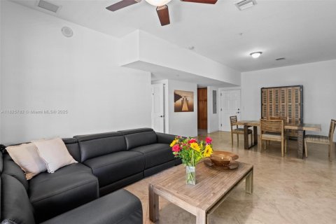 Condo in Miami, Florida, 2 bedrooms  № 1797641 - photo 13