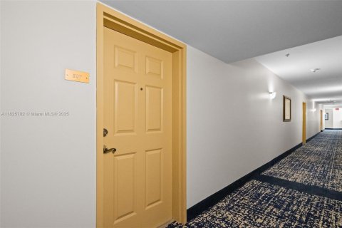 Condo in Miami, Florida, 2 bedrooms  № 1797641 - photo 5